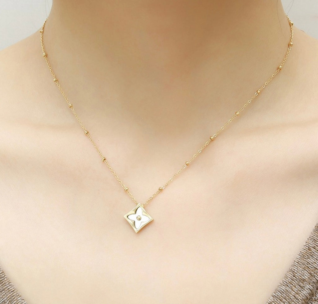 Collar Alya