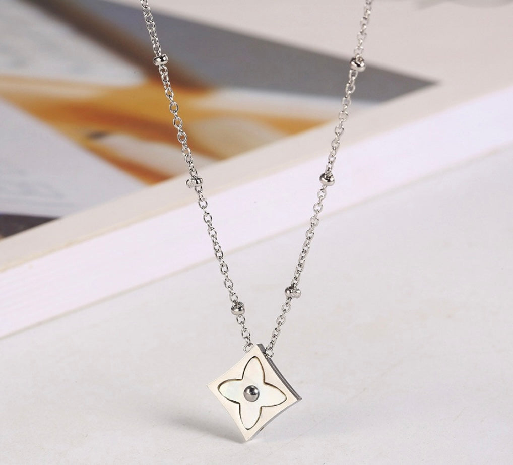 Collar Alya
